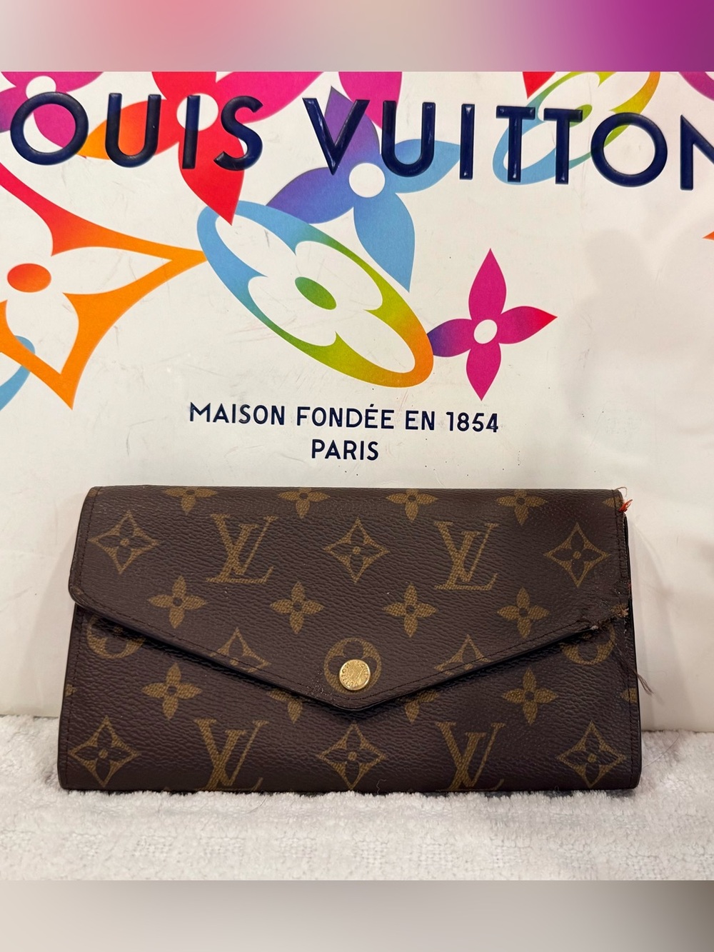 Louis Vuitton Sarah Monogram Wallet with Coquelicot Red interior - Picture 1 of 16